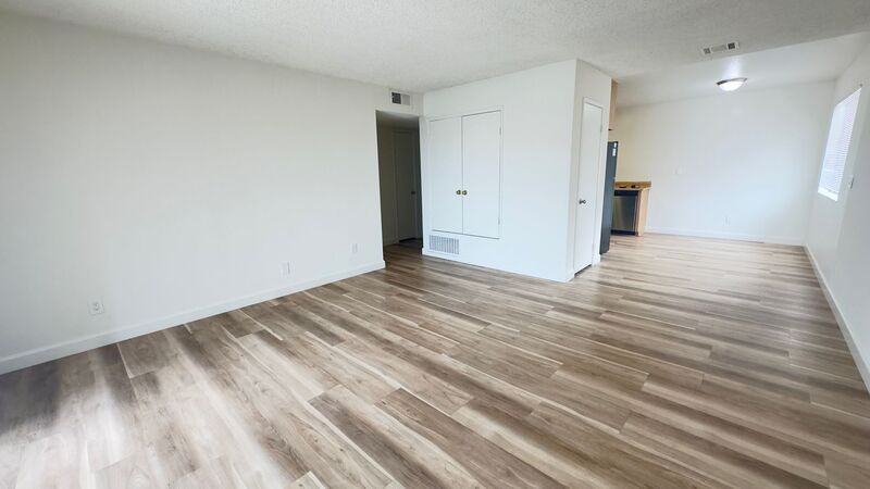 1520 N California Ave #205 - Photo 5 of 18