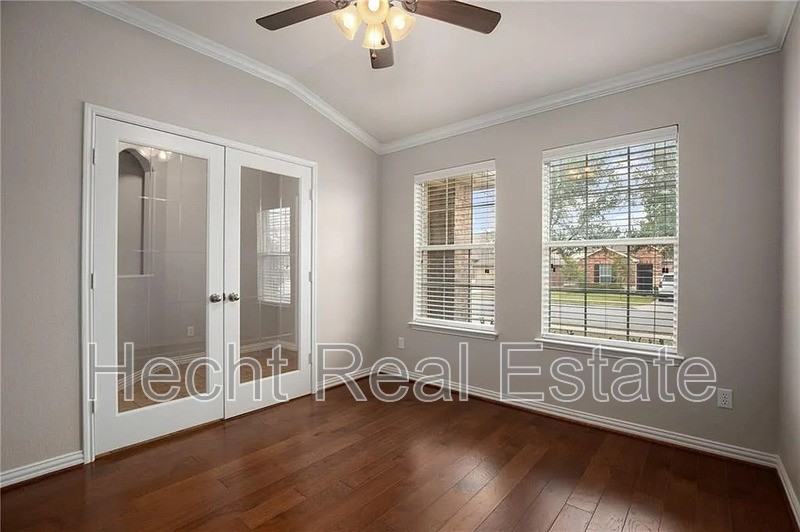 153 Carrington Dr - Photo 4 of 22