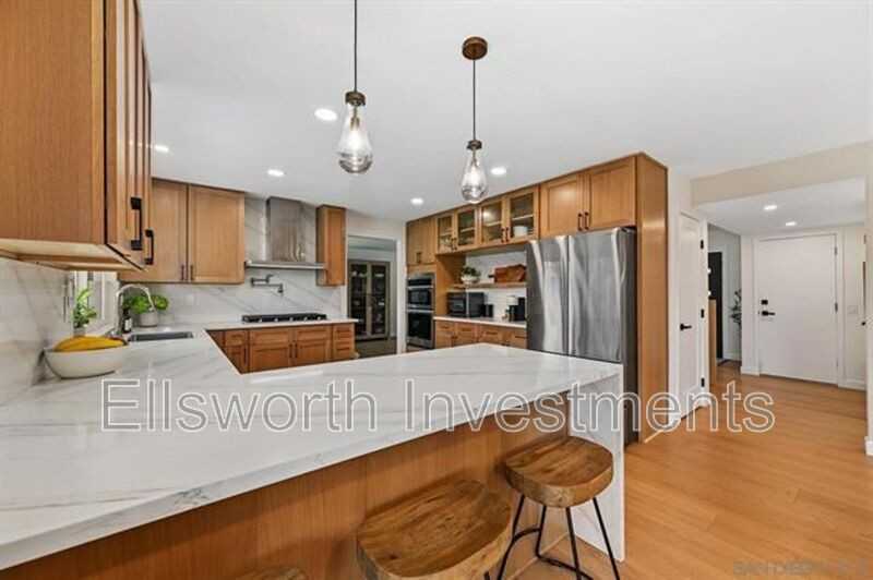 1225 Fallbrook Ct - Photo 4 of 20