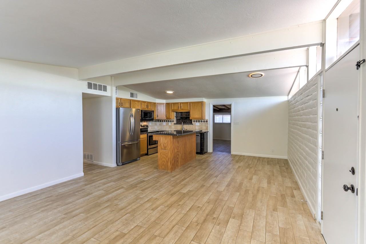 7210 E Elbow Bay Dr - Photo 2 of 25