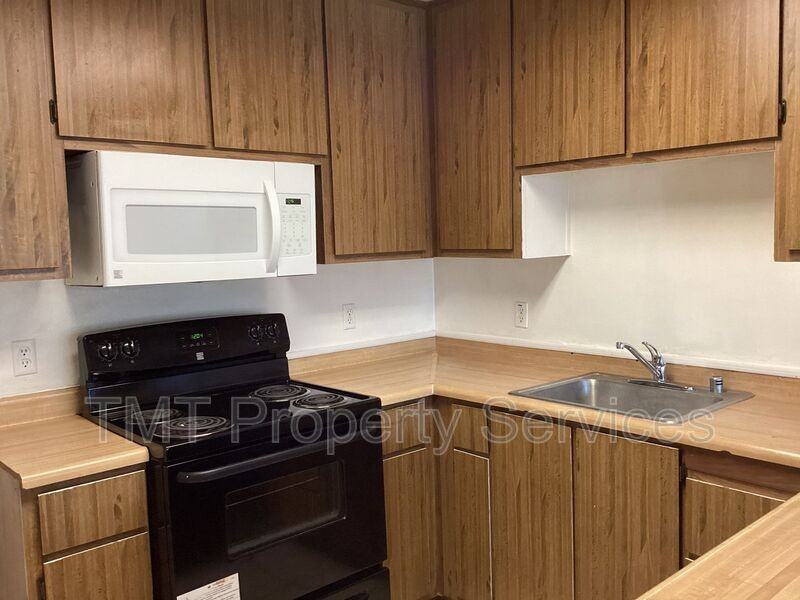 7847 Orchard Woods Cir - Photo 4 of 26