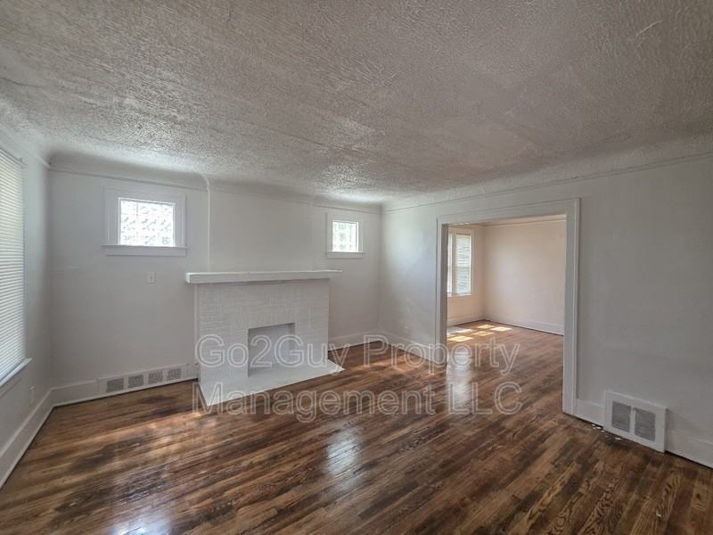 5276 Maryland St - Photo 3 of 14
