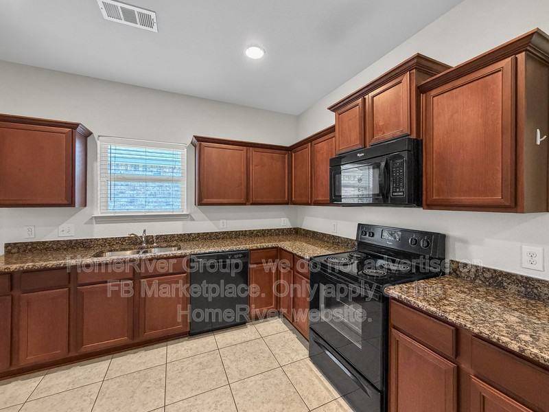 1720 Persimmon Dr - Photo 5 of 19