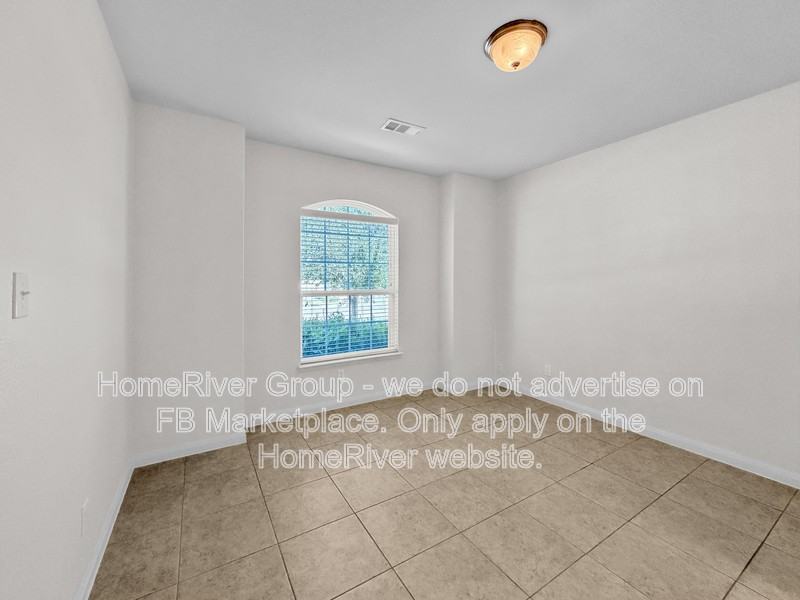 1720 Persimmon Dr - Photo 6 of 19