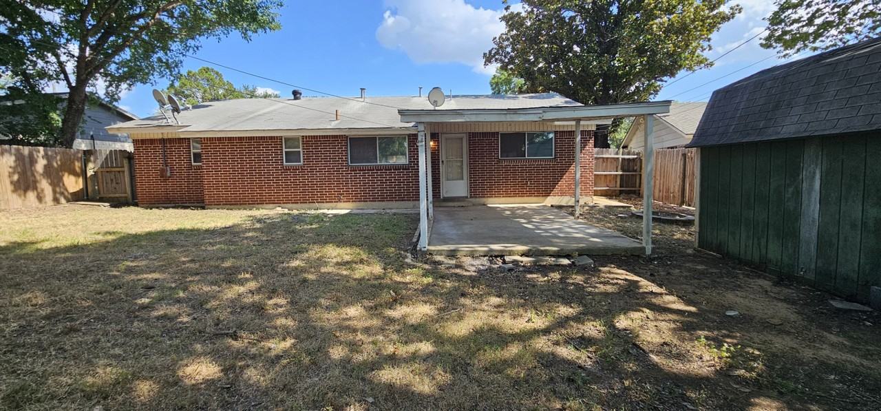 7205 Merry Ln - Photo 2 of 21