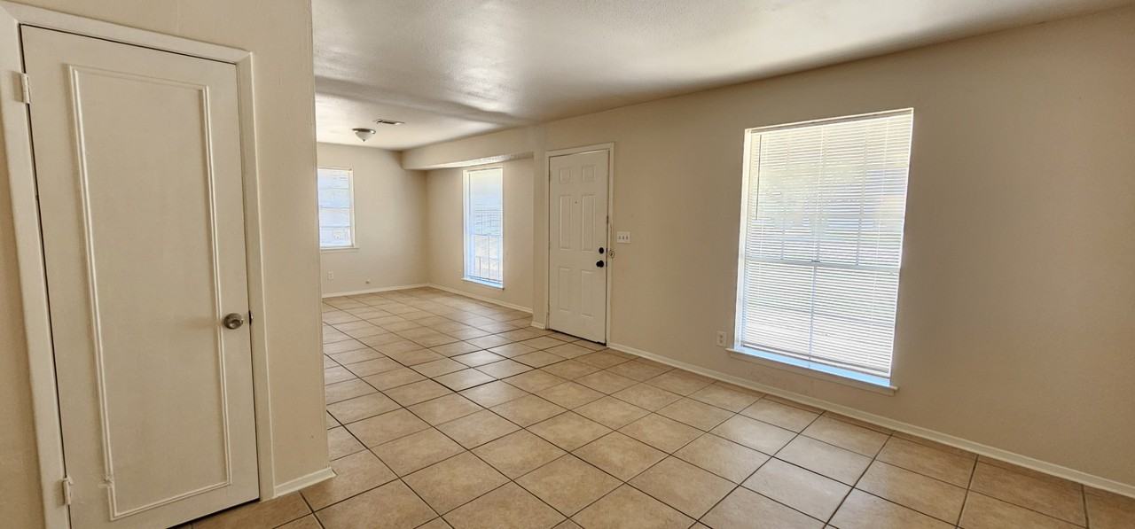 7205 Merry Ln - Photo 3 of 21
