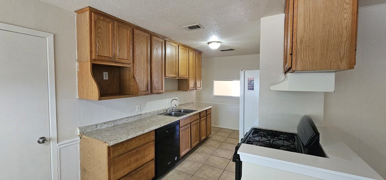 7205 Merry Ln - Photo 7 of 21