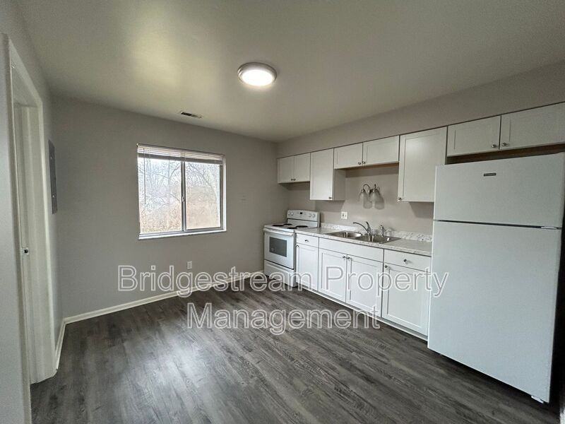 7837 N Main St #6 - Photo 3 of 6