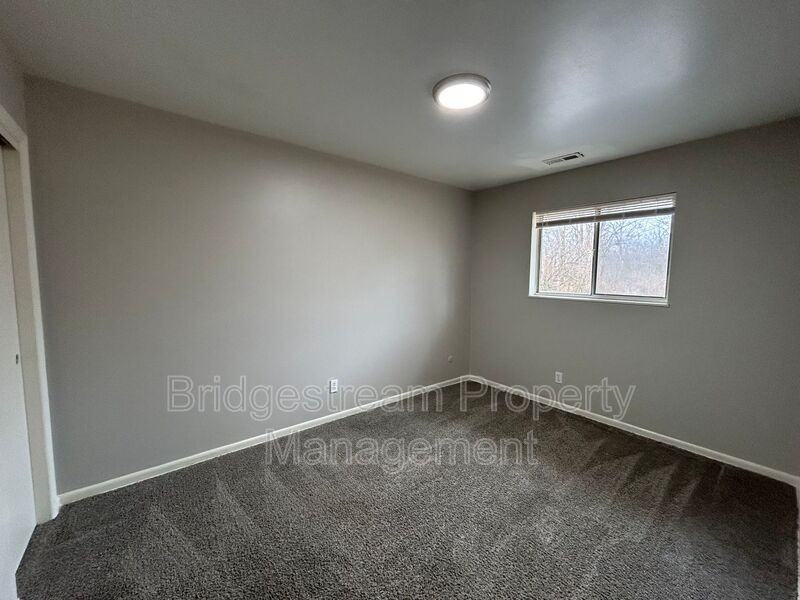 7837 N Main St #6 - Photo 4 of 6