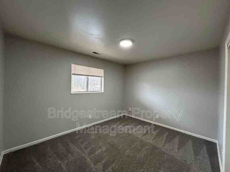 7837 N Main St #6 - Photo 5 of 6