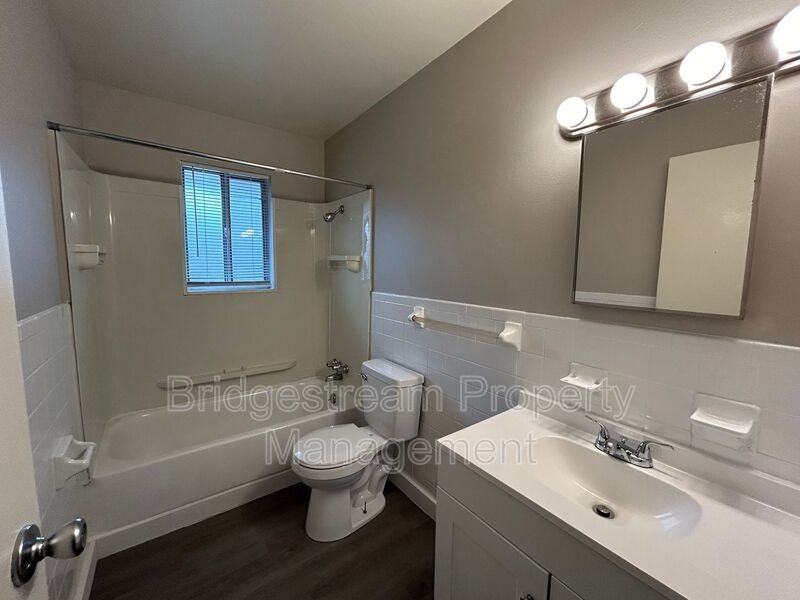 7837 N Main St #6 - Photo 6 of 6