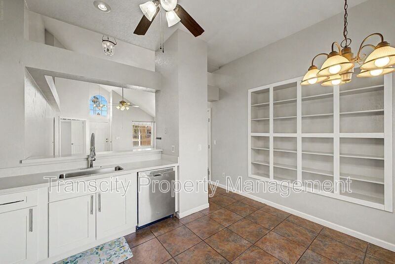 1825 E Secretariat Dr - Photo 5 of 19