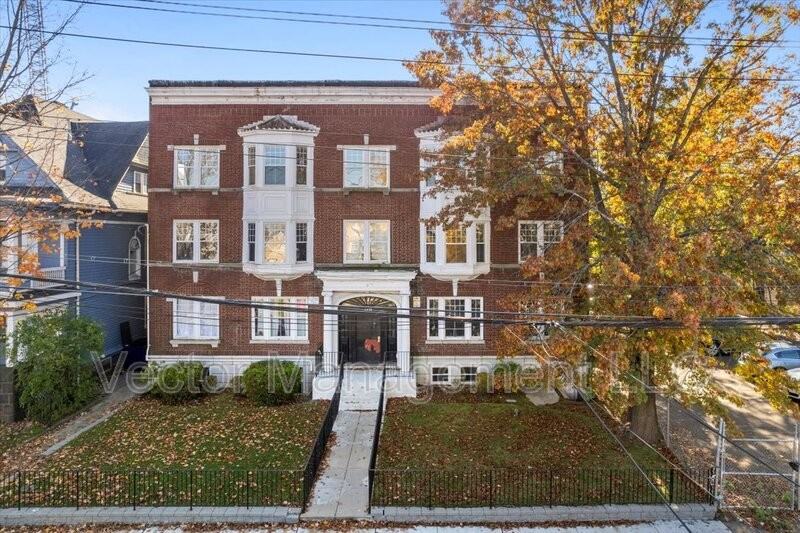 1476 Chapel St #304 - Photo 2 of 8
