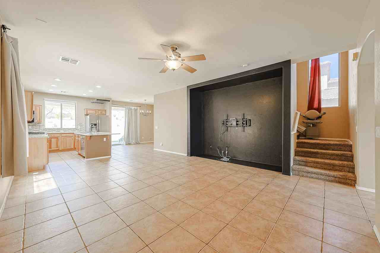 2512 W Old Paint Trl - Photo 2 of 36