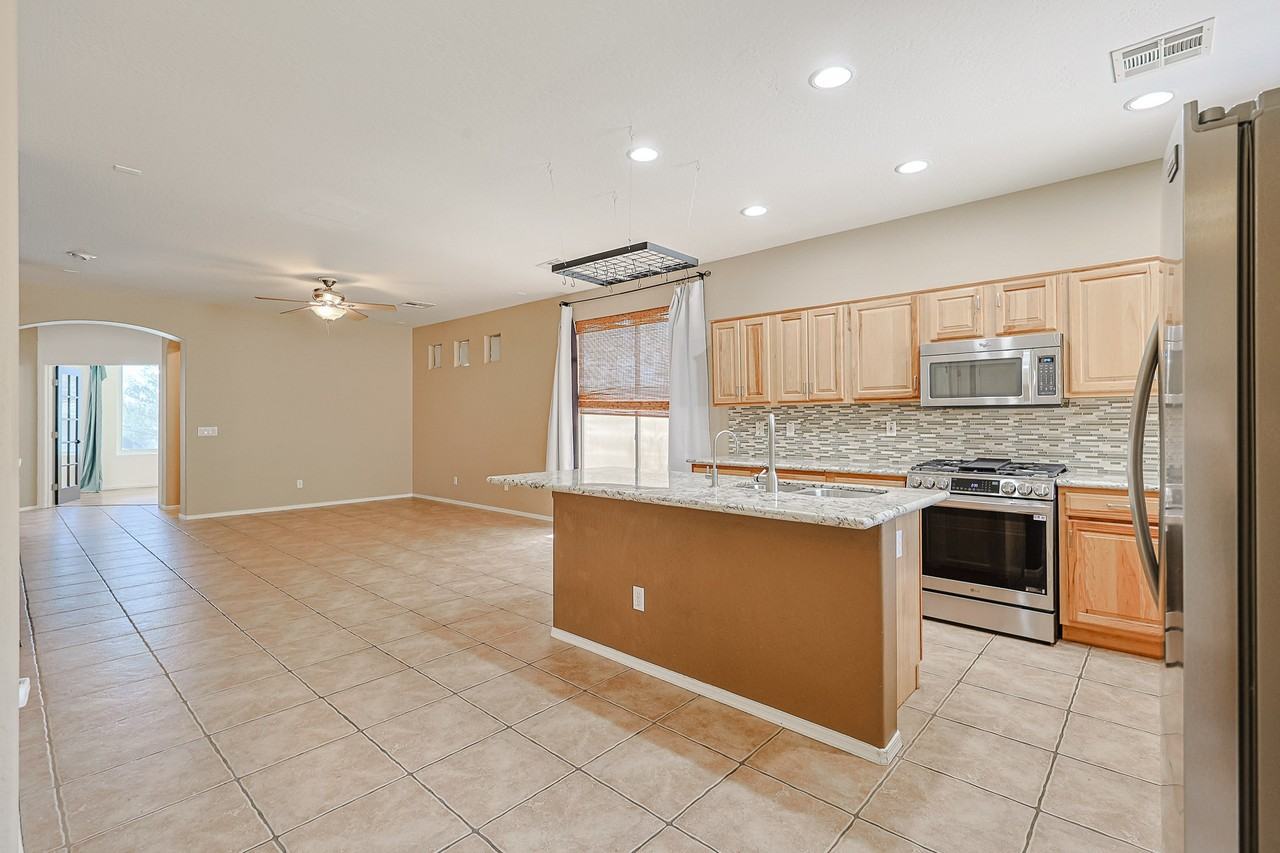 2512 W Old Paint Trl - Photo 6 of 36