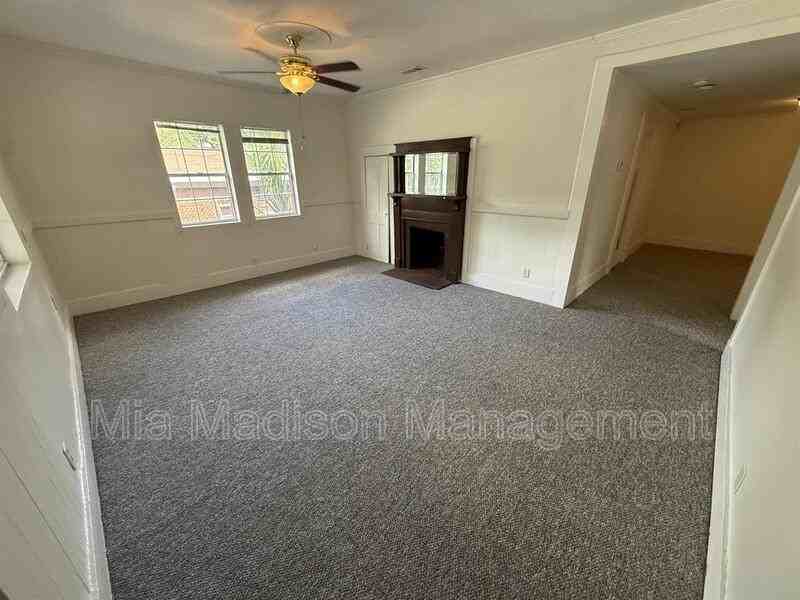 211 W 59th St - Photo 3 of 16