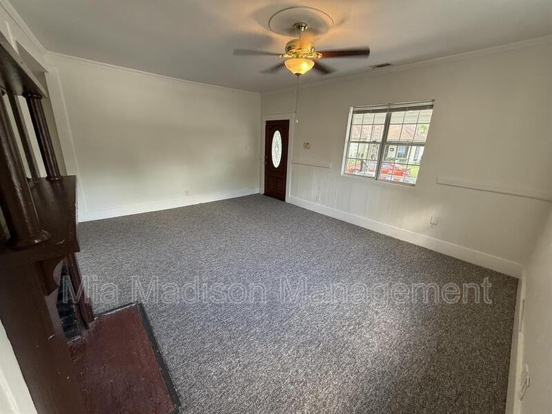 211 W 59th St - Photo 4 of 16