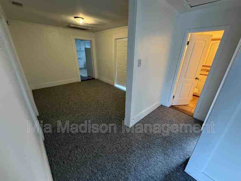 211 W 59th St - Photo 5 of 16