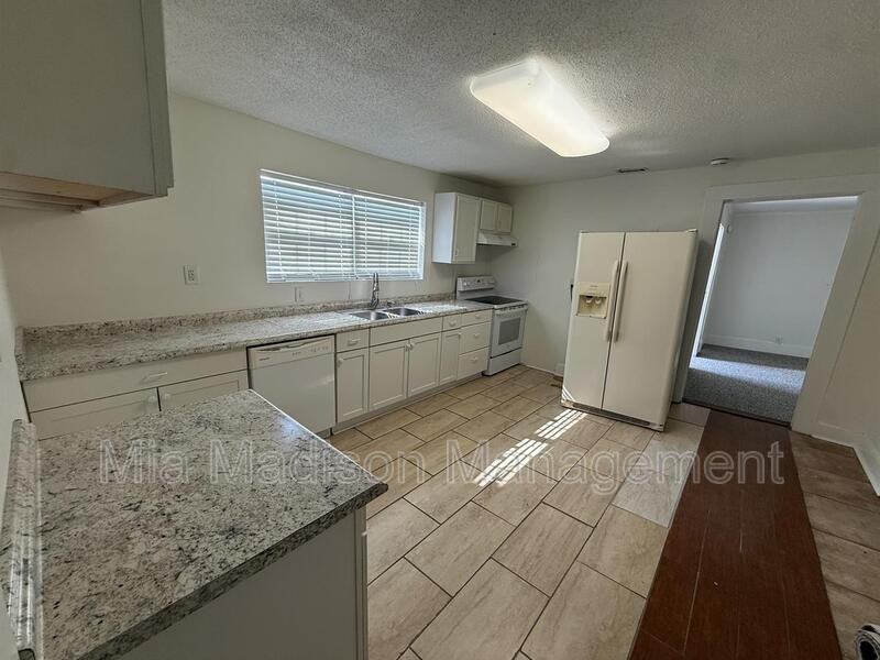 211 W 59th St - Photo 6 of 16