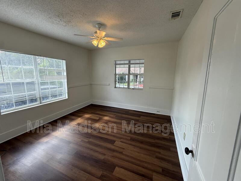 211 W 59th St - Photo 7 of 16