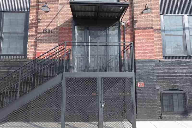 1901 E Willard St - Photo 2 of 34