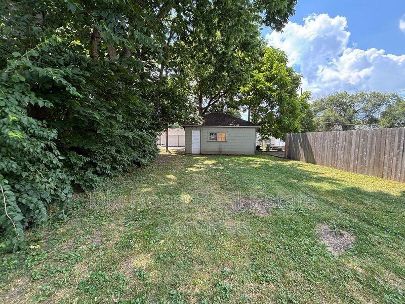 1022 Auburn St - Photo 5 of 22