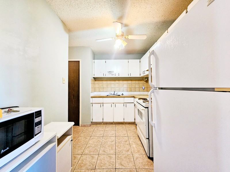 3851 76 St Nw #5 - Photo 6 of 15