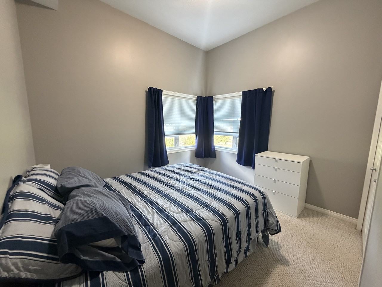 8840 Southfort Dr - Photo 3 of 19