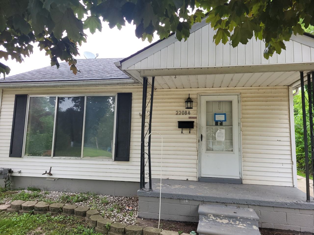 22084 Shakespeare Ave - Photo 2 of 15