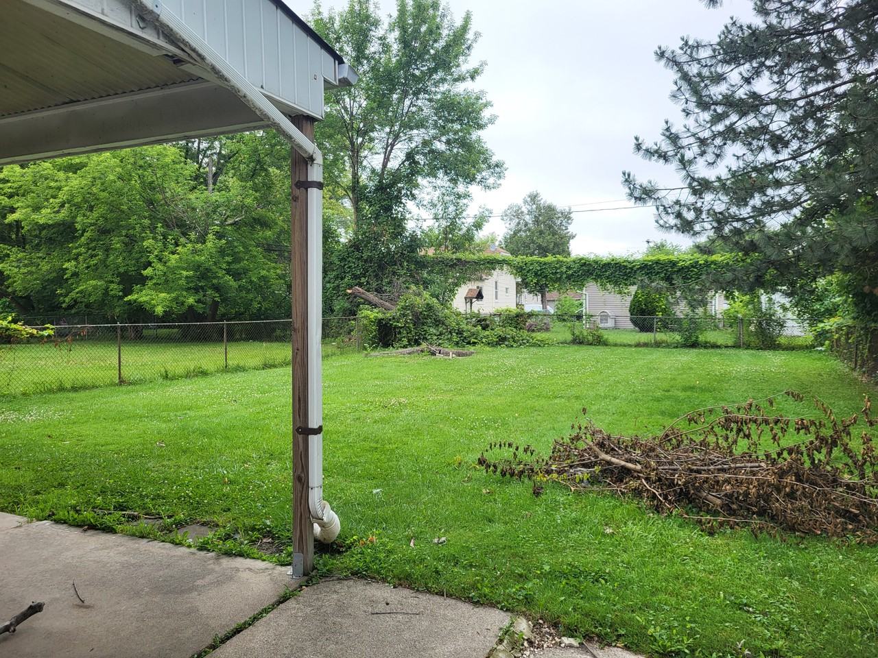 22084 Shakespeare Ave - Photo 4 of 15