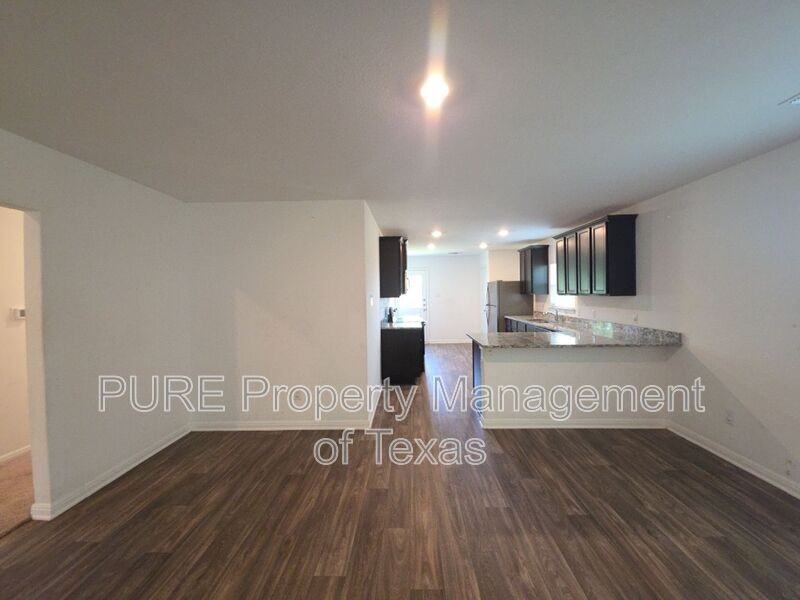 317 Riverdale Dr - Photo 3 of 17