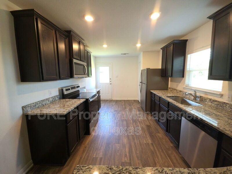 317 Riverdale Dr - Photo 4 of 17