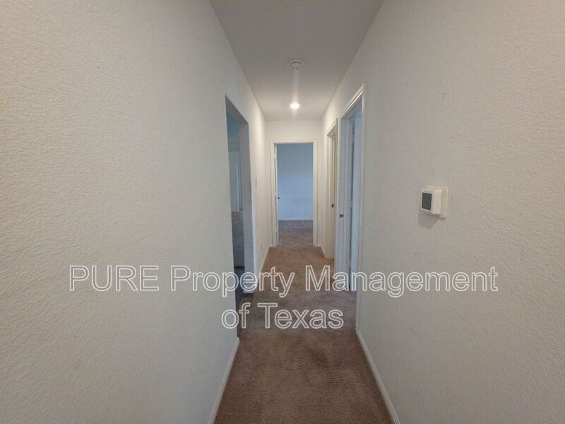 317 Riverdale Dr - Photo 5 of 17