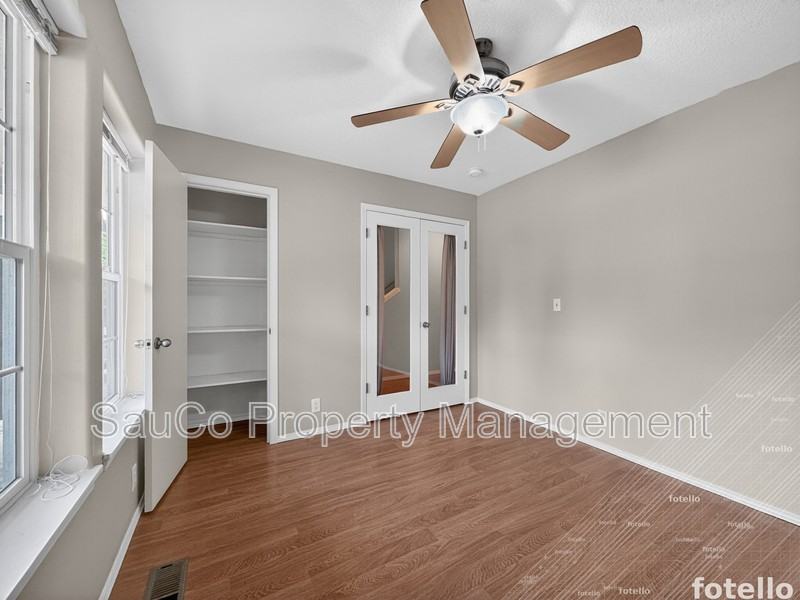 661 Nw Connell Ave - Photo 4 of 33