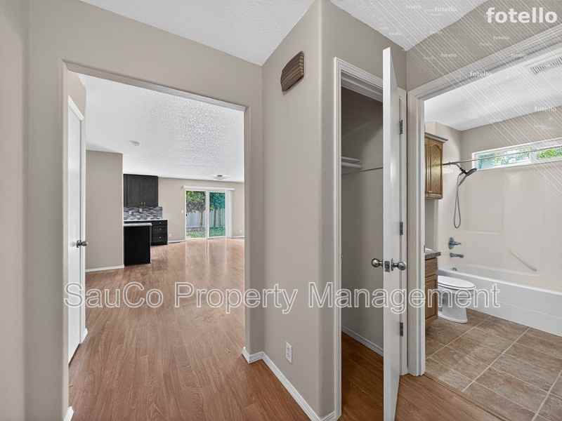 661 Nw Connell Ave - Photo 5 of 33