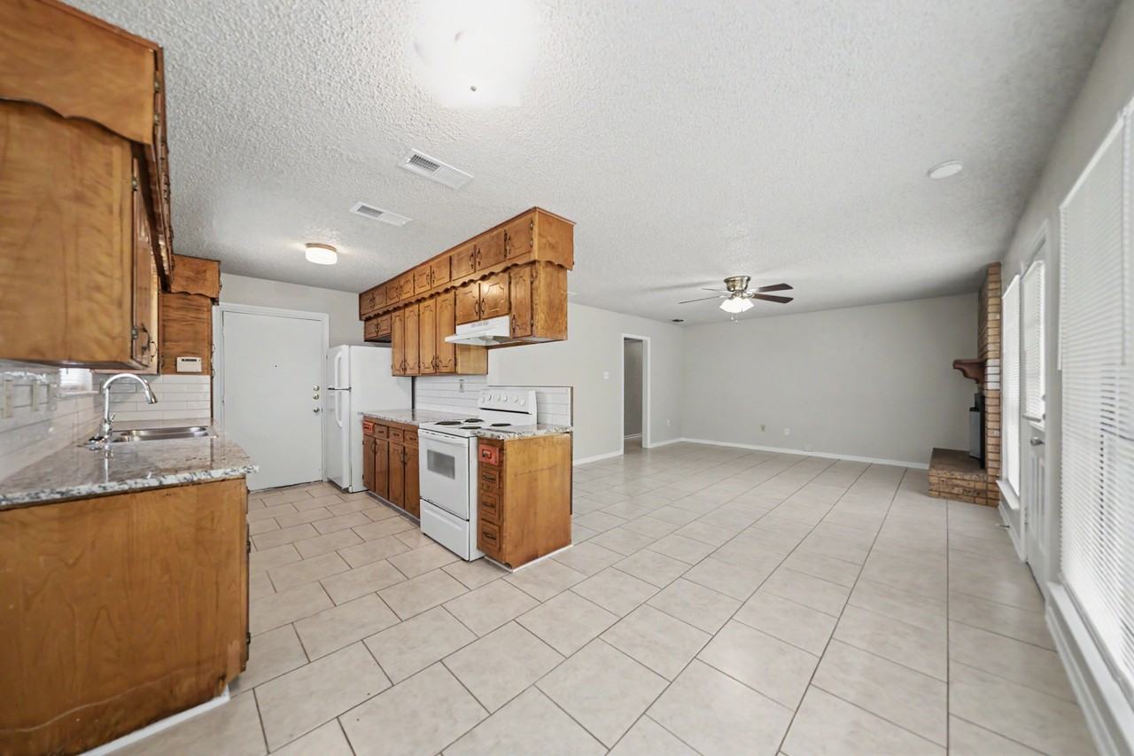 1709 Moonlight Dr - Photo 4 of 19