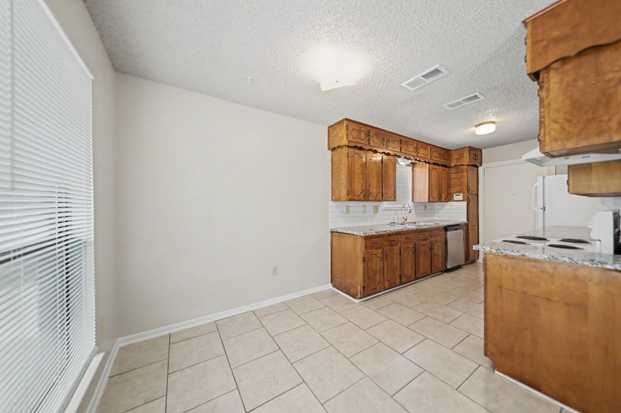 1709 Moonlight Dr - Photo 5 of 19