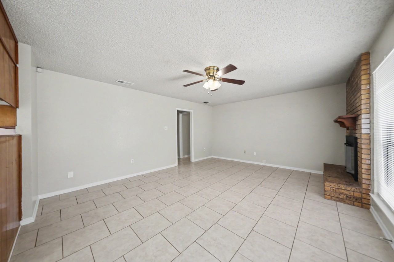 1709 Moonlight Dr - Photo 6 of 19