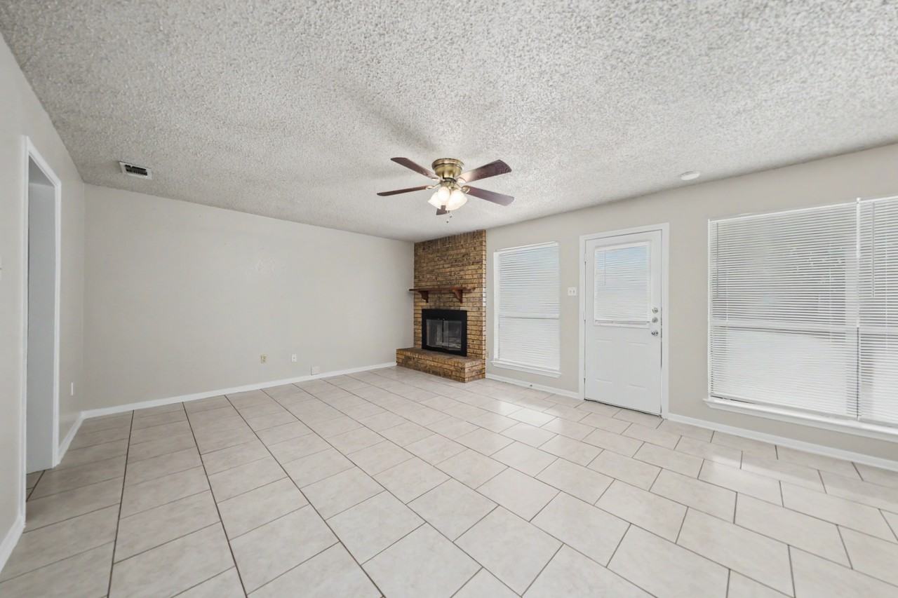 1709 Moonlight Dr - Photo 7 of 19