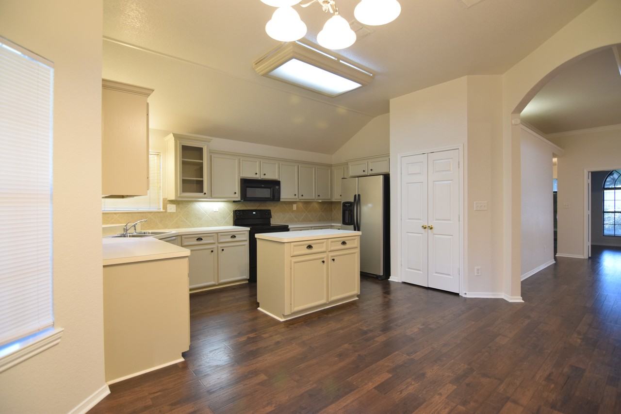 5805 Tropicana Ct - Photo 4 of 19