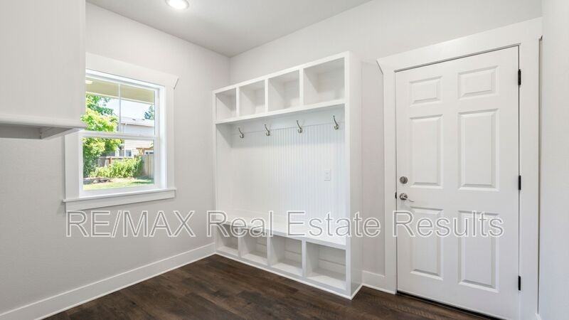 9 Burnham Dr - Photo 6 of 13