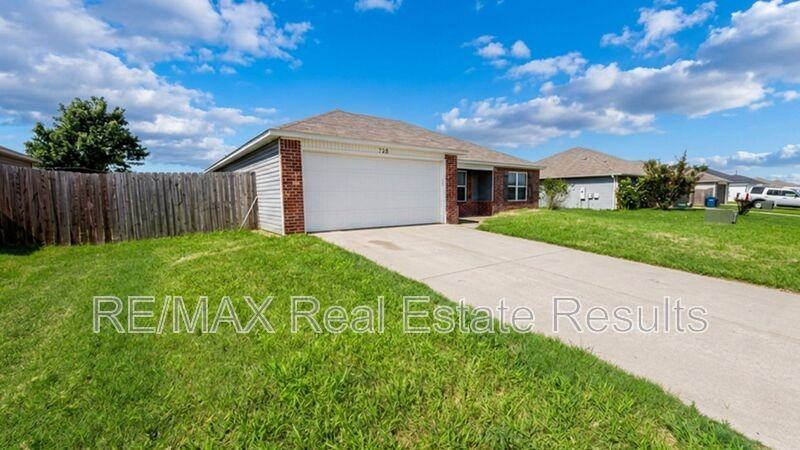 728 Nw 67th Ave - Photo 3 of 16