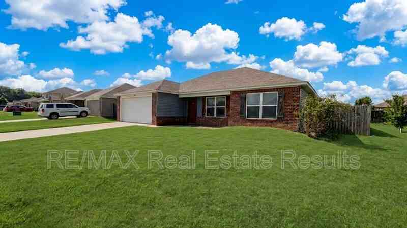 728 Nw 67th Ave - Photo 4 of 16