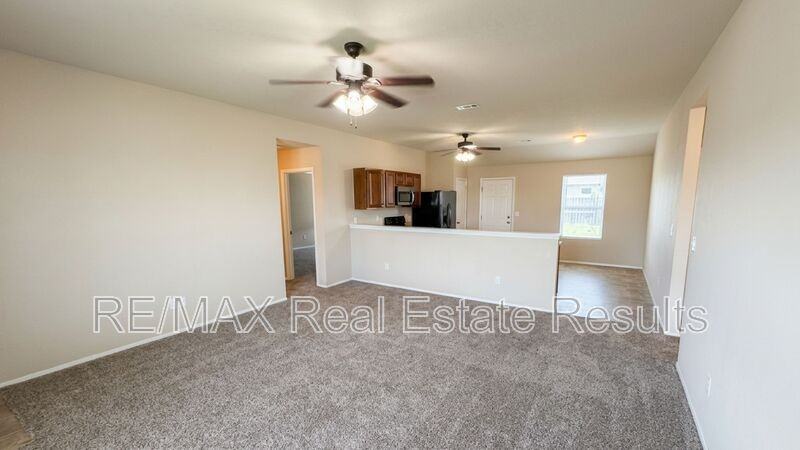 728 Nw 67th Ave - Photo 5 of 16