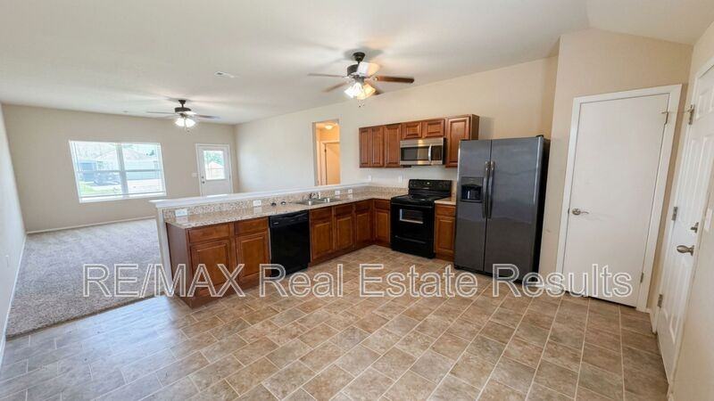 728 Nw 67th Ave - Photo 7 of 16