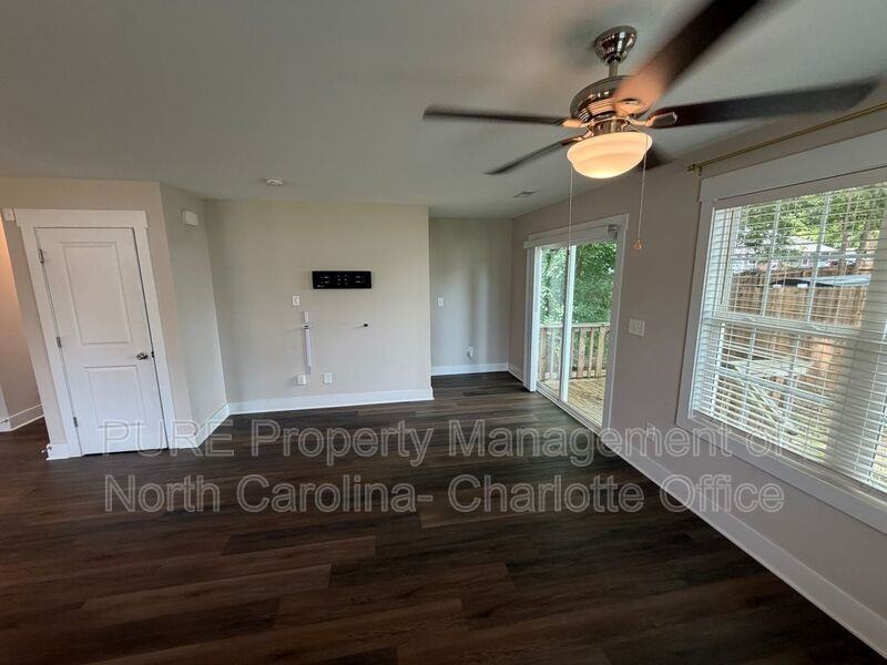 1204 W Airline Ave - Photo 5 of 25