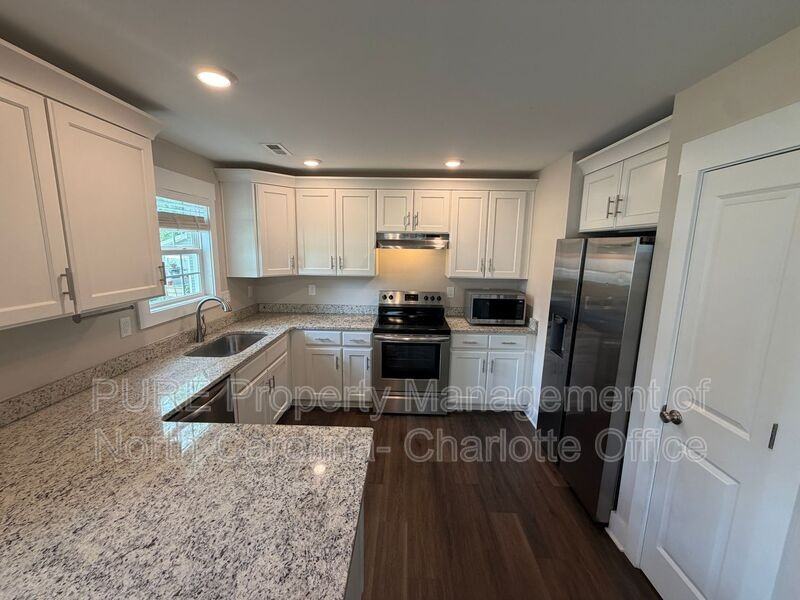 1204 W Airline Ave - Photo 2 of 25