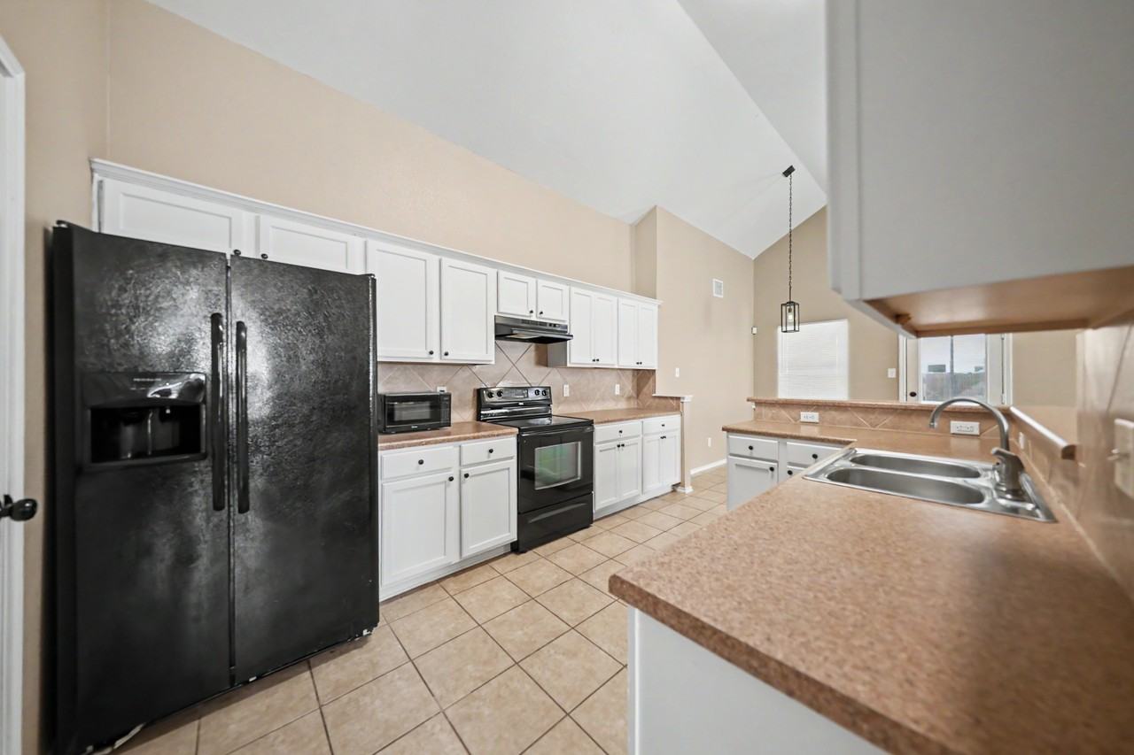 4502 Golden Gate Dr - Photo 4 of 24