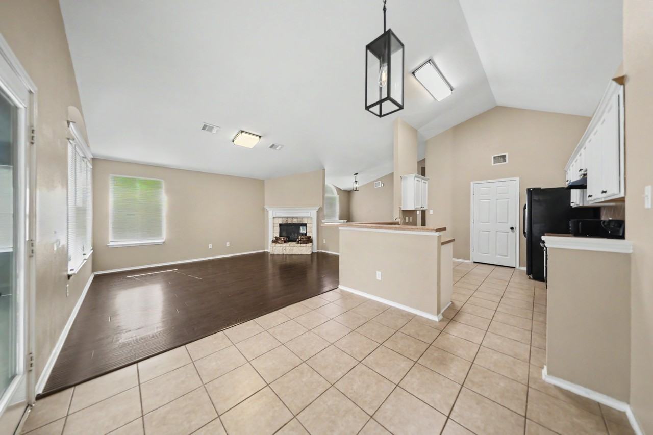 4502 Golden Gate Dr - Photo 5 of 24