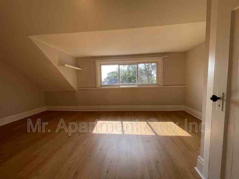 55 Barnesdale Ave N - Photo 3 of 16
